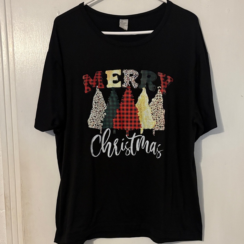 Black Shirt Merry Christmas Graphic T-Shirt - Picture 1 of 1
